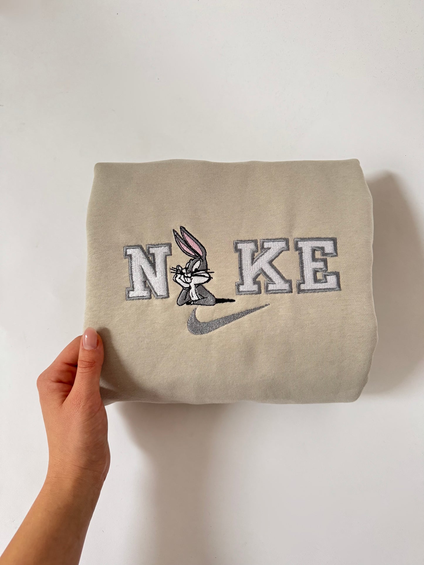 BUGS BUNNY I LOLA BUNNY