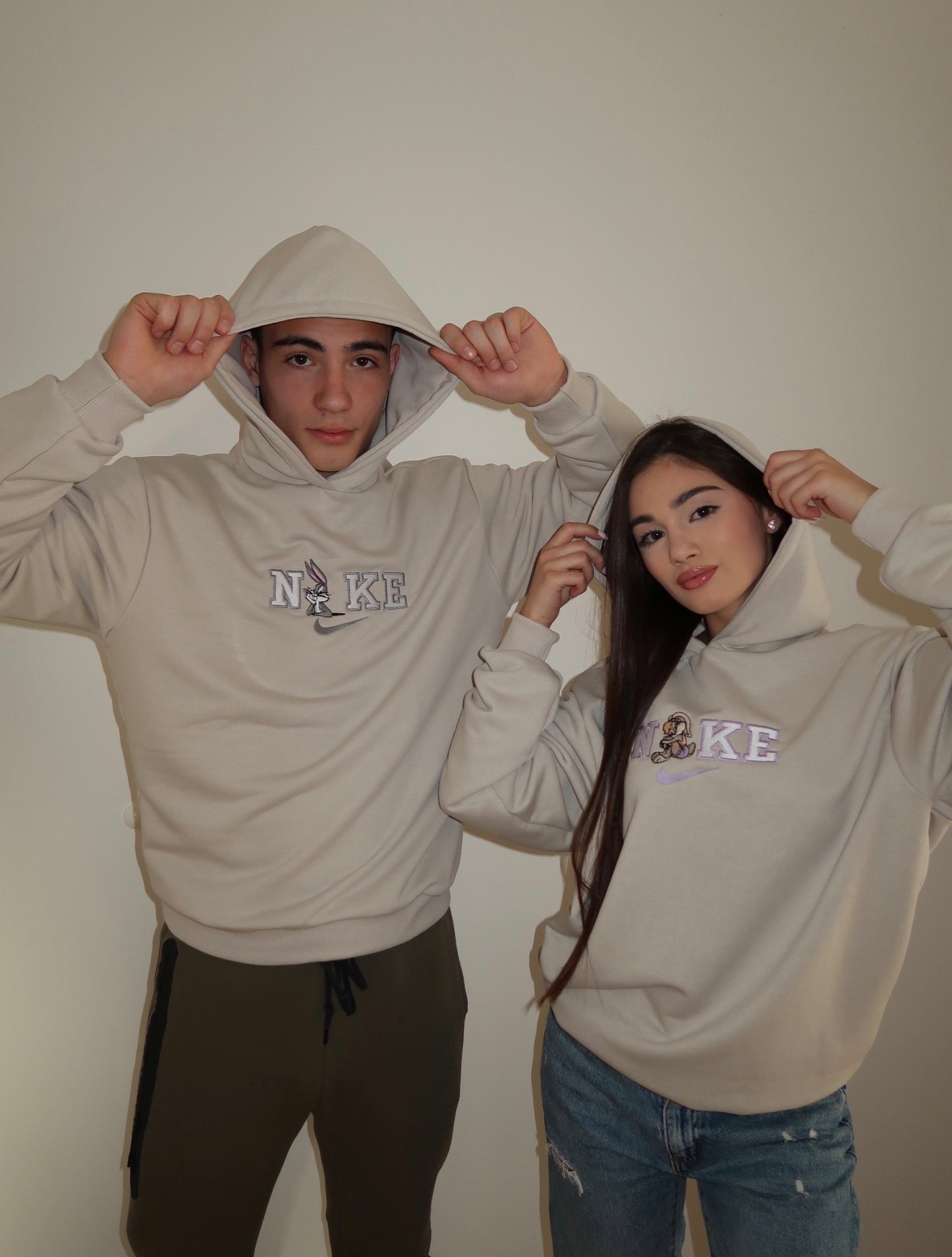 BUGS BUNNY I LOLA BUNNY